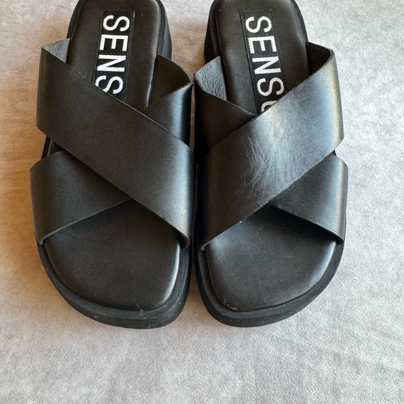 SENSO Black Criss-Cross Slides - Picture 2 of 7